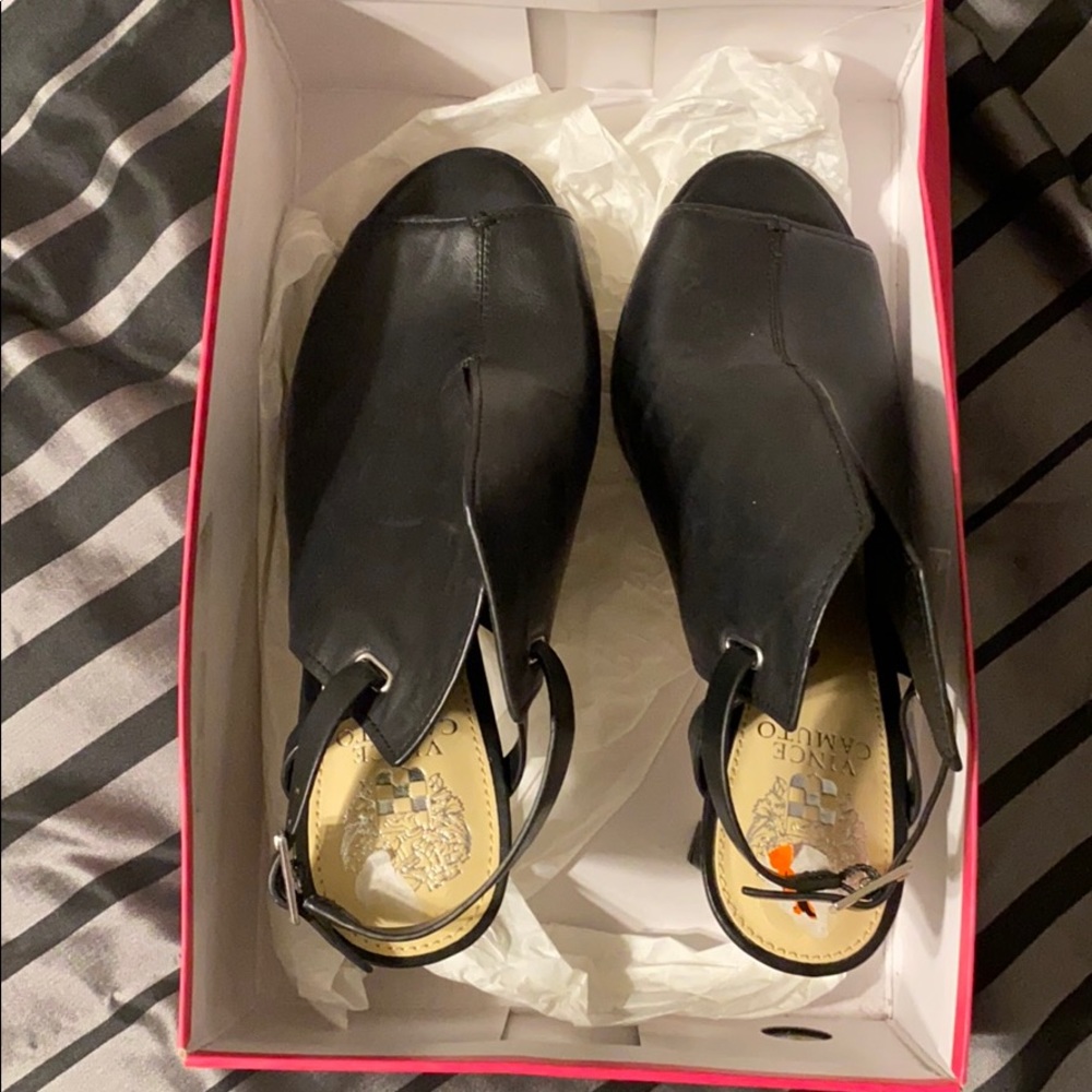 Vince Camuto  NEVEAH SOFT GRAIN SHEEP HEEL
